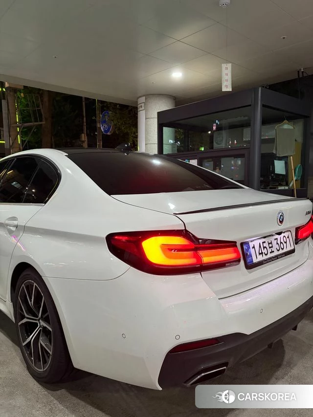 BMW 5 Series (G30) 2023 Белый из Кореи, фото 6