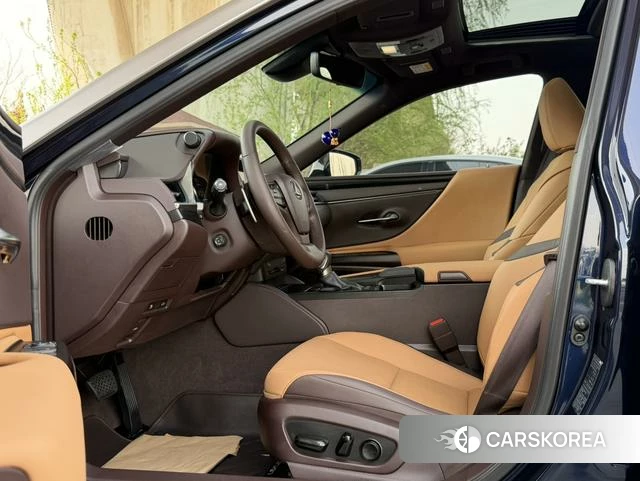 Lexus ES id 4279098 из Китая 13