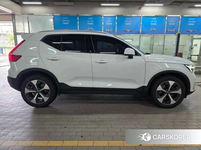 Volvo XC40 2023 Белый из Кореи, фото 4