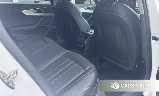 Audi A4L id 3902014 из Китая 17