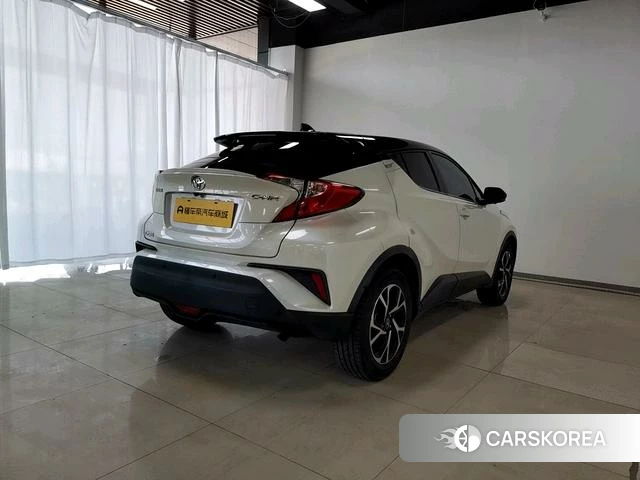 Toyota C-HR id 4212797 из Китая 14