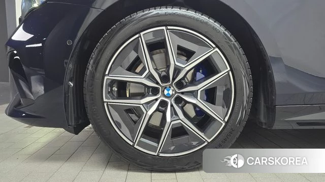 BMW 5 Series (G60) id 4639794 из Кореи 25
