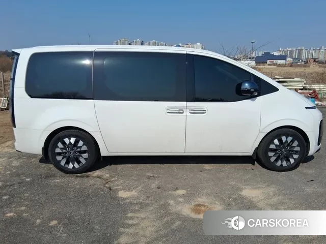 Hyundai Staria 2023 Белый из Кореи, фото 4