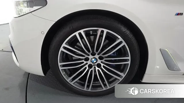 BMW 5 Series (G30) id 3033411 из Кореи 14