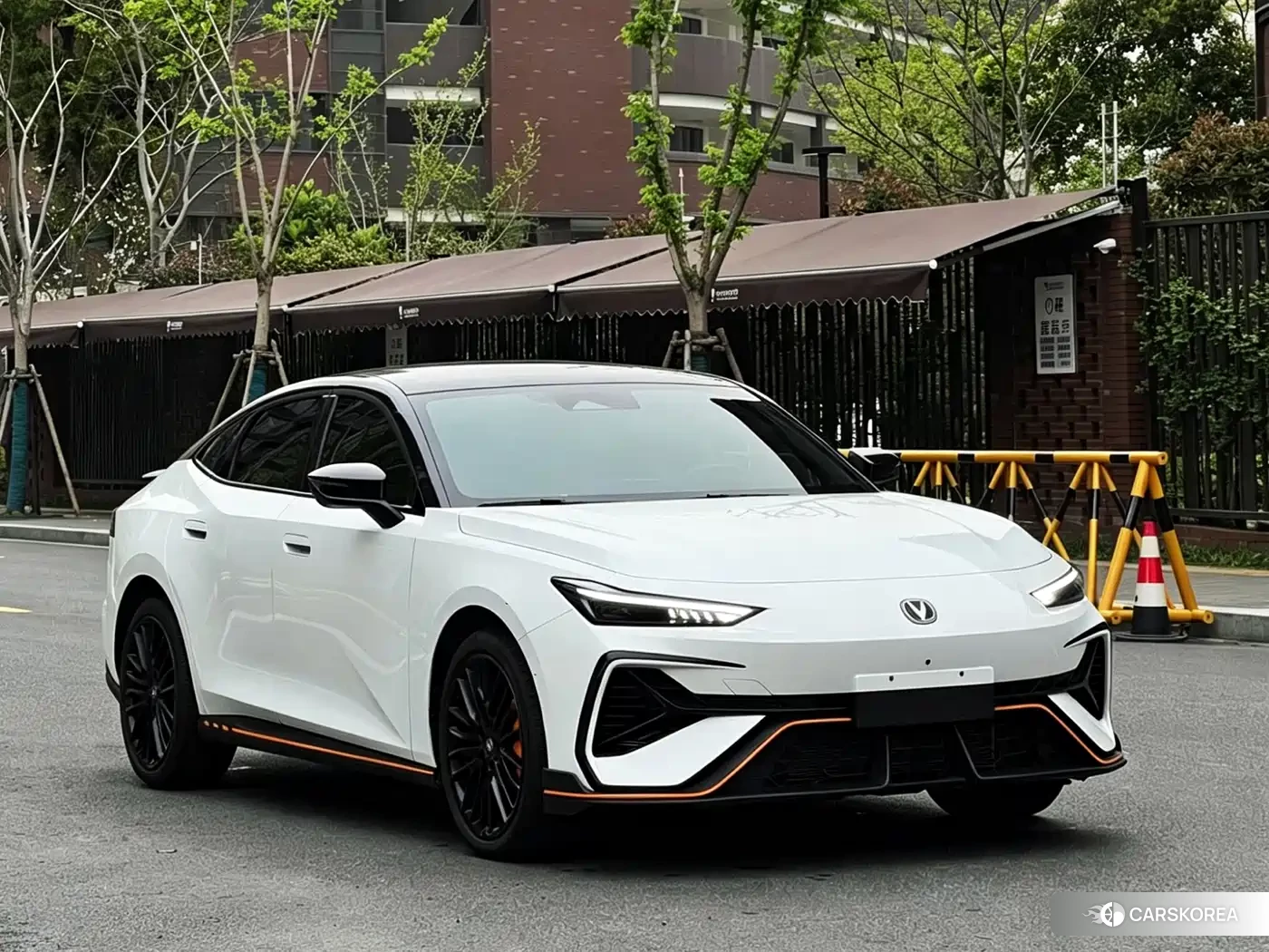 Chang'an UNI-V 2025 Белый из Китая, фото 4