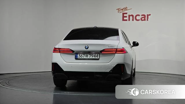 BMW 5 Series (G60) id 4381412 из Кореи 27