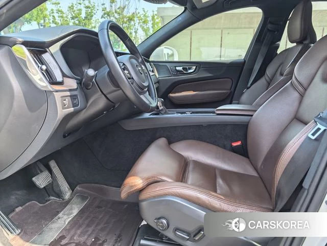Volvo XC60 2021 Белый из Китая, фото 4