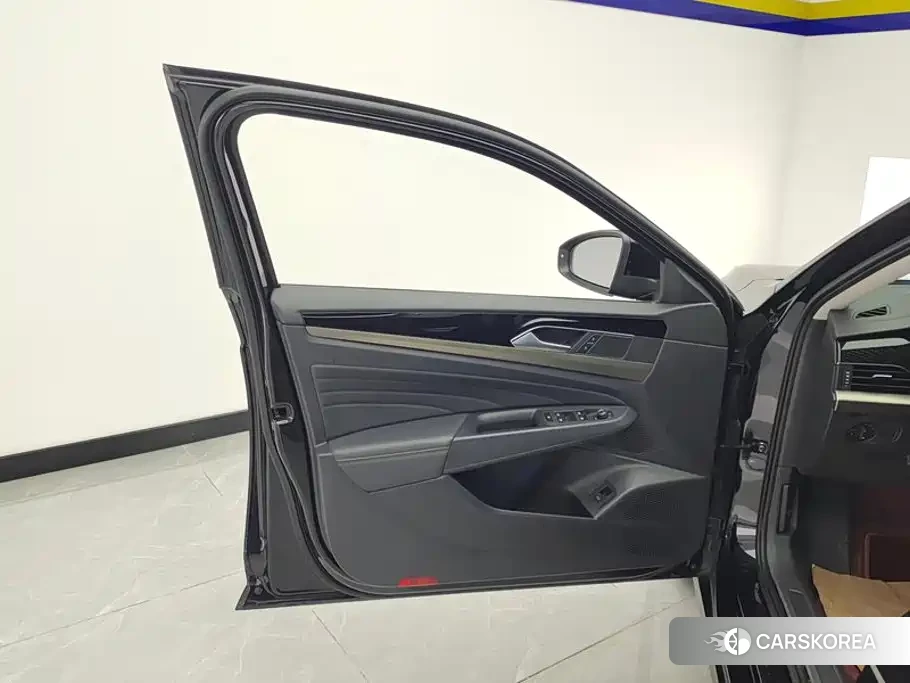 Volkswagen Passat id 4576608 из Китая 10