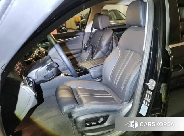 BMW 5 Series (G30) 2023 Черный из Кореи, фото 4
