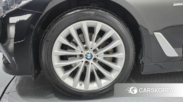 BMW 5 Series (G30) id 3829384 из Кореи 14