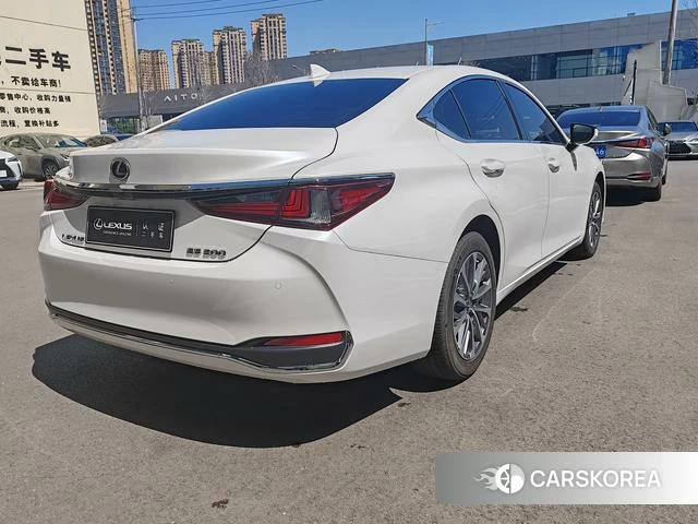 Lexus ES id 4307197 из Китая 19