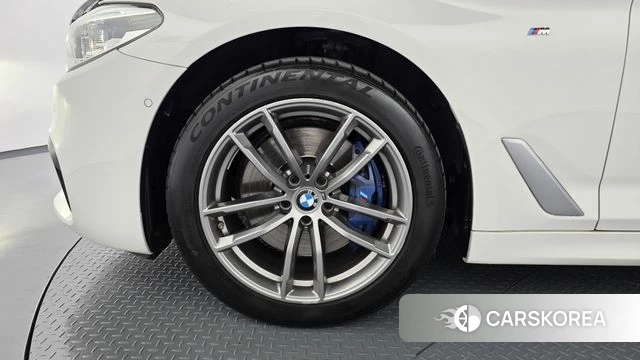 BMW 5 Series (G30) id 3937312 из Кореи 14