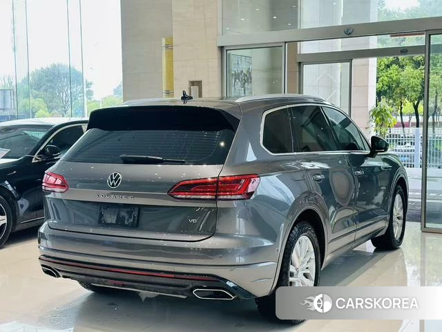 Volkswagen Touareg 2022 Темно-серый из Китая, фото 4