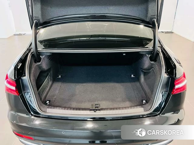 Audi A6L id 4215075 из Китая 9