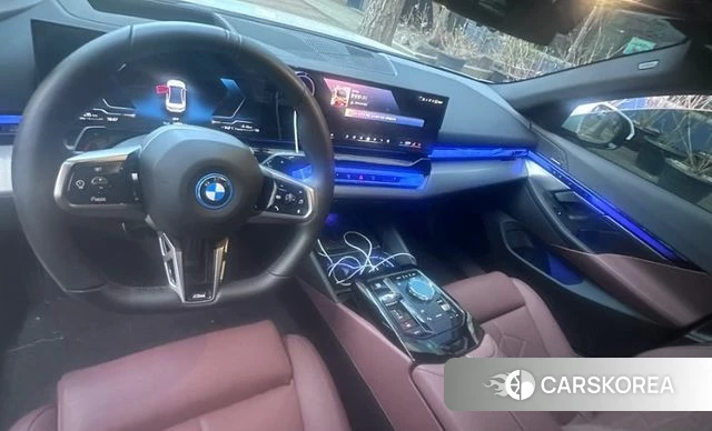 BMW 5 Series (G60) 2025 Белый из Кореи, фото 4