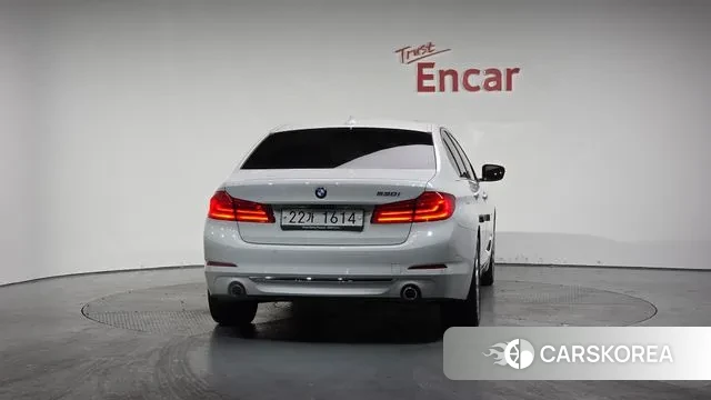 BMW 5 Series (G30) id 3515137 из Кореи 14