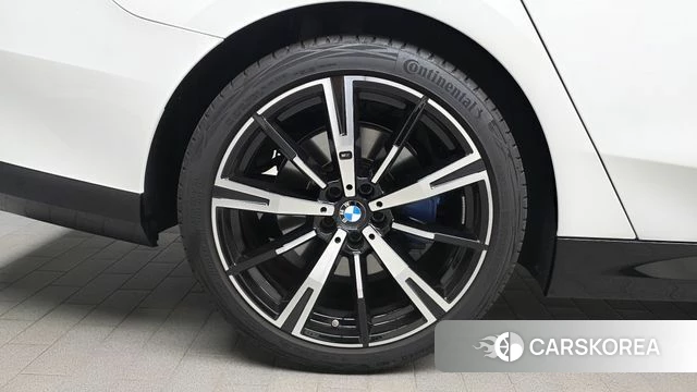 BMW 5 Series (G60) id 4532888 из Кореи 24