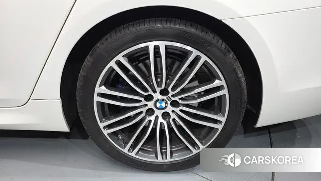 BMW 5 Series (G30) id 3778794 из Кореи 14