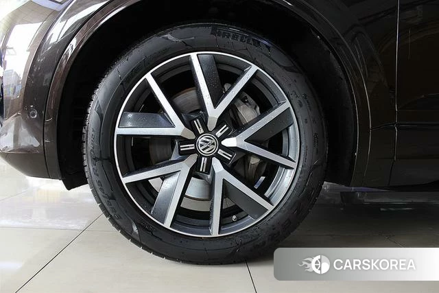 Volkswagen Touareg id 4211617 из Китая 12