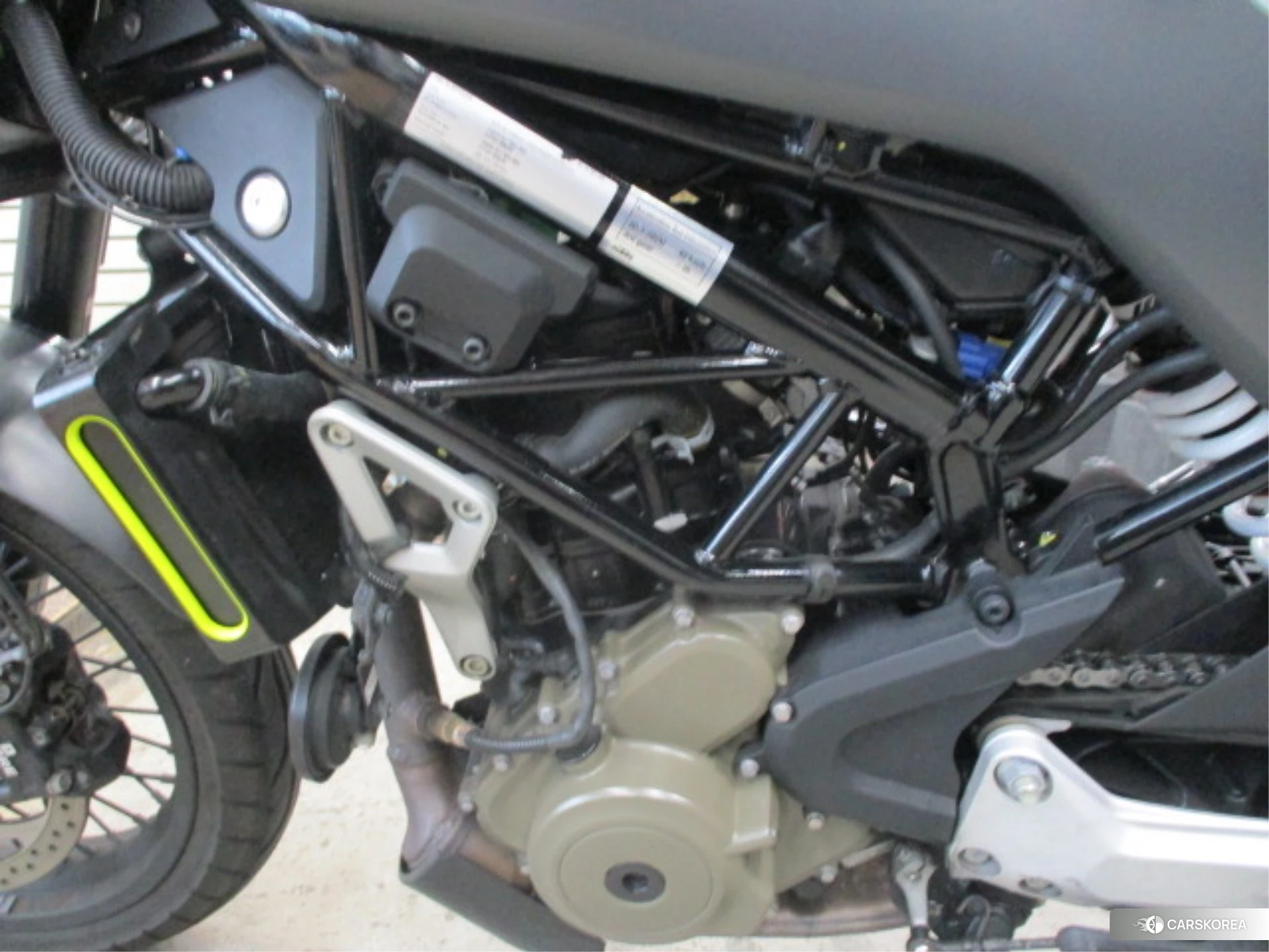 Husqvarna SVARTPILEN 401 id 4320467 из Японии 9