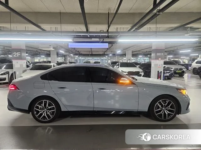 BMW 5 Series (G60) id 3476558 из Кореи 9