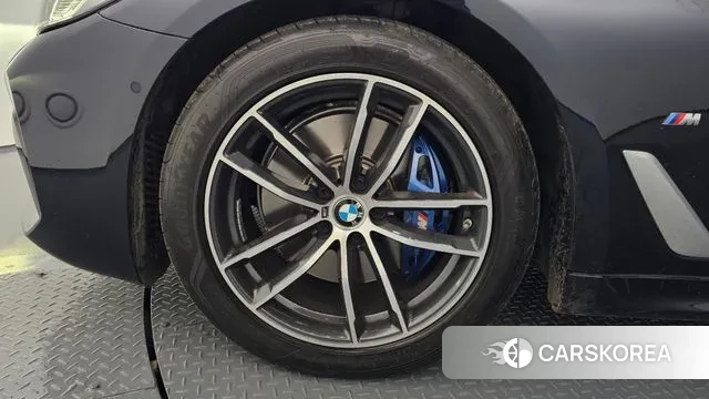 BMW 5 Series (G30) id 3591382 из Кореи 14