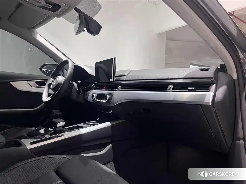 Audi A4L id 4589105 из Китая 10