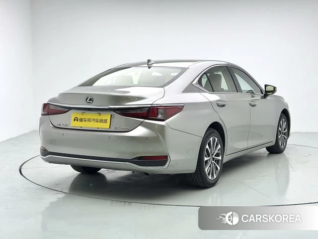 Lexus ES id 4348856 из Китая 14