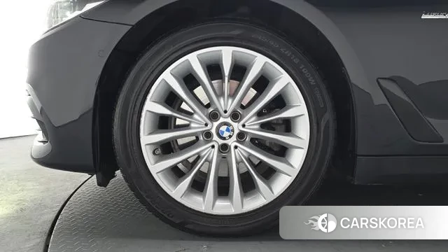 BMW 5 Series (G30) id 3779275 из Кореи 14