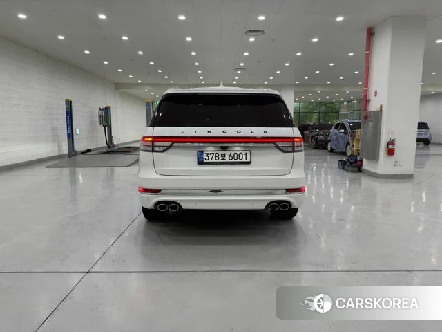 Lincoln Aviator 2nd generation 2022 Белый из Кореи, фото 6