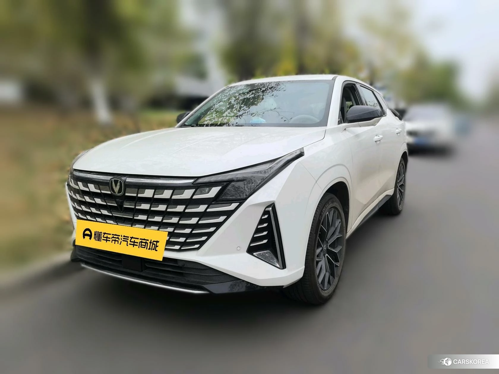 Chang'an UNI-Z PHEV 2024 Белый из Китая, фото 4