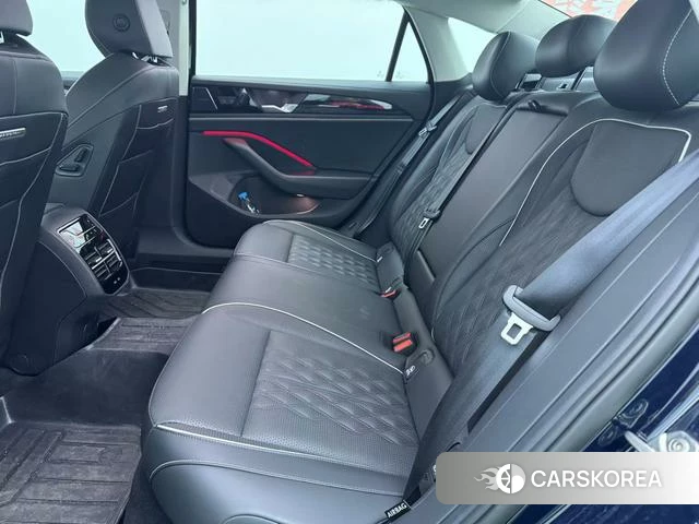 Volkswagen Magotan 2024 Черный из Китая, фото 4