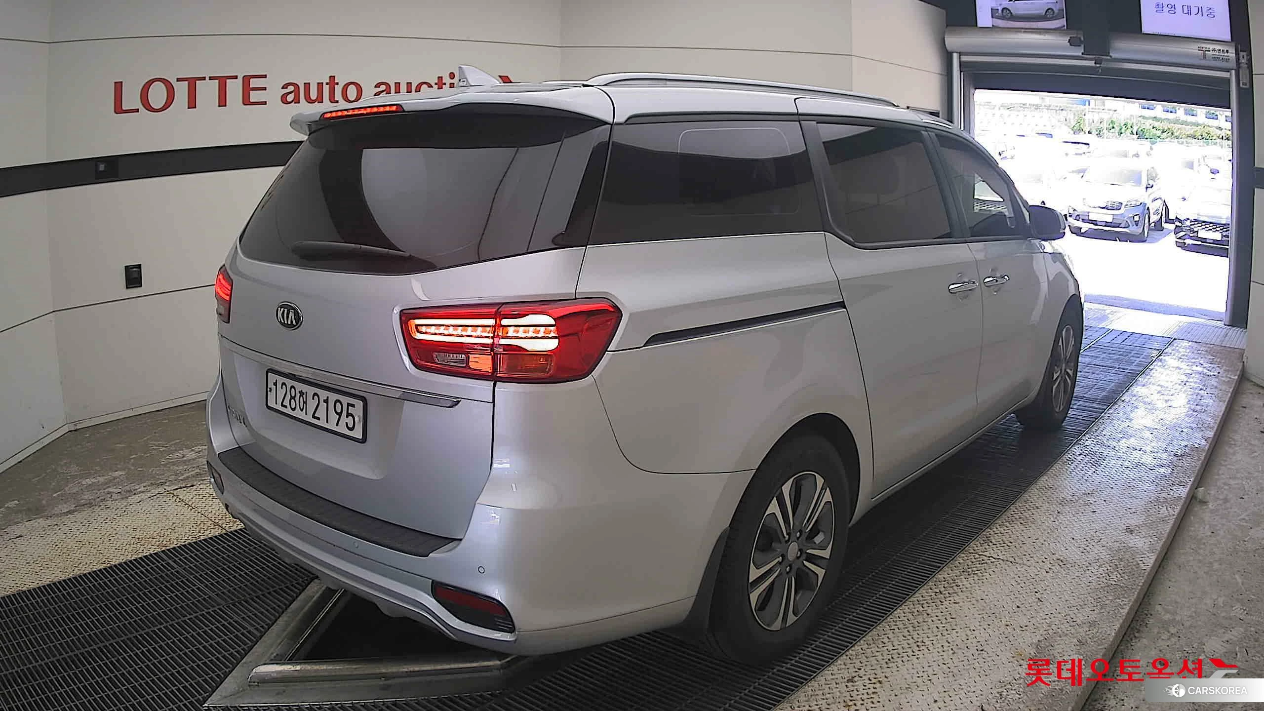Kia Carnival id 4679381 из Кореи 30