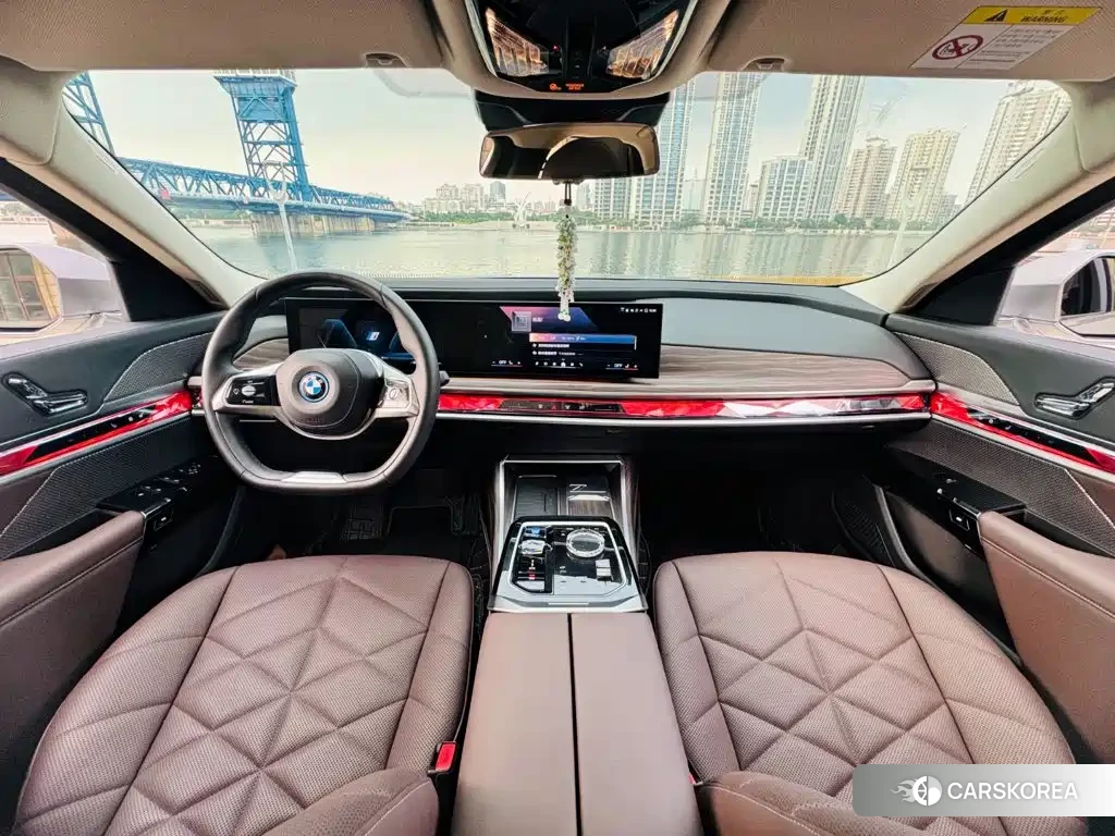 BMW i7 2023 Silver/gray из Китая, фото 4