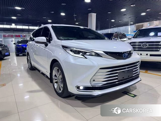 Toyota Saina 2023 Белый из Китая, фото 5