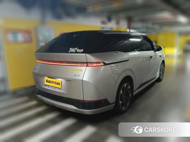 Xiaopeng Motors Xiaopeng X9 2025 Серебристо-серый из Китая, фото 4