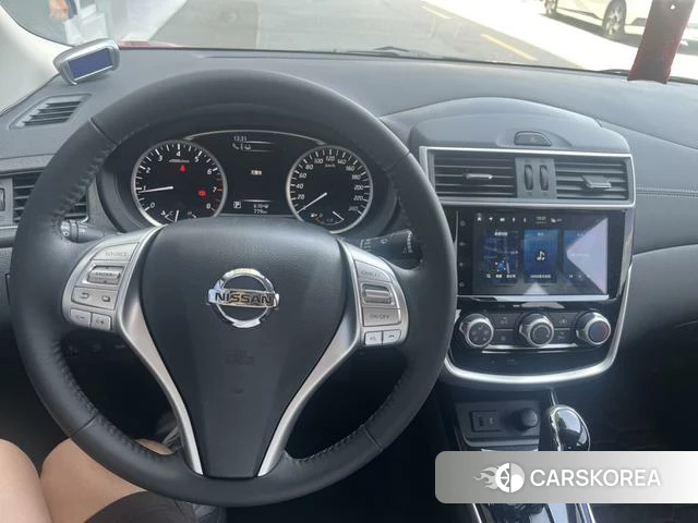 Nissan TIIDA 2025 Красный из Китая, фото 4