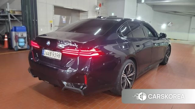 BMW 5 Series (G60) 2023 Черный из Кореи, фото 4