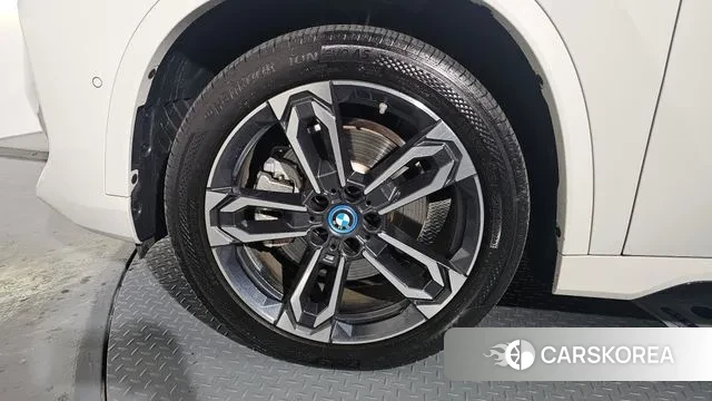 BMW iX1 (U11) id 3452407 из Кореи 14