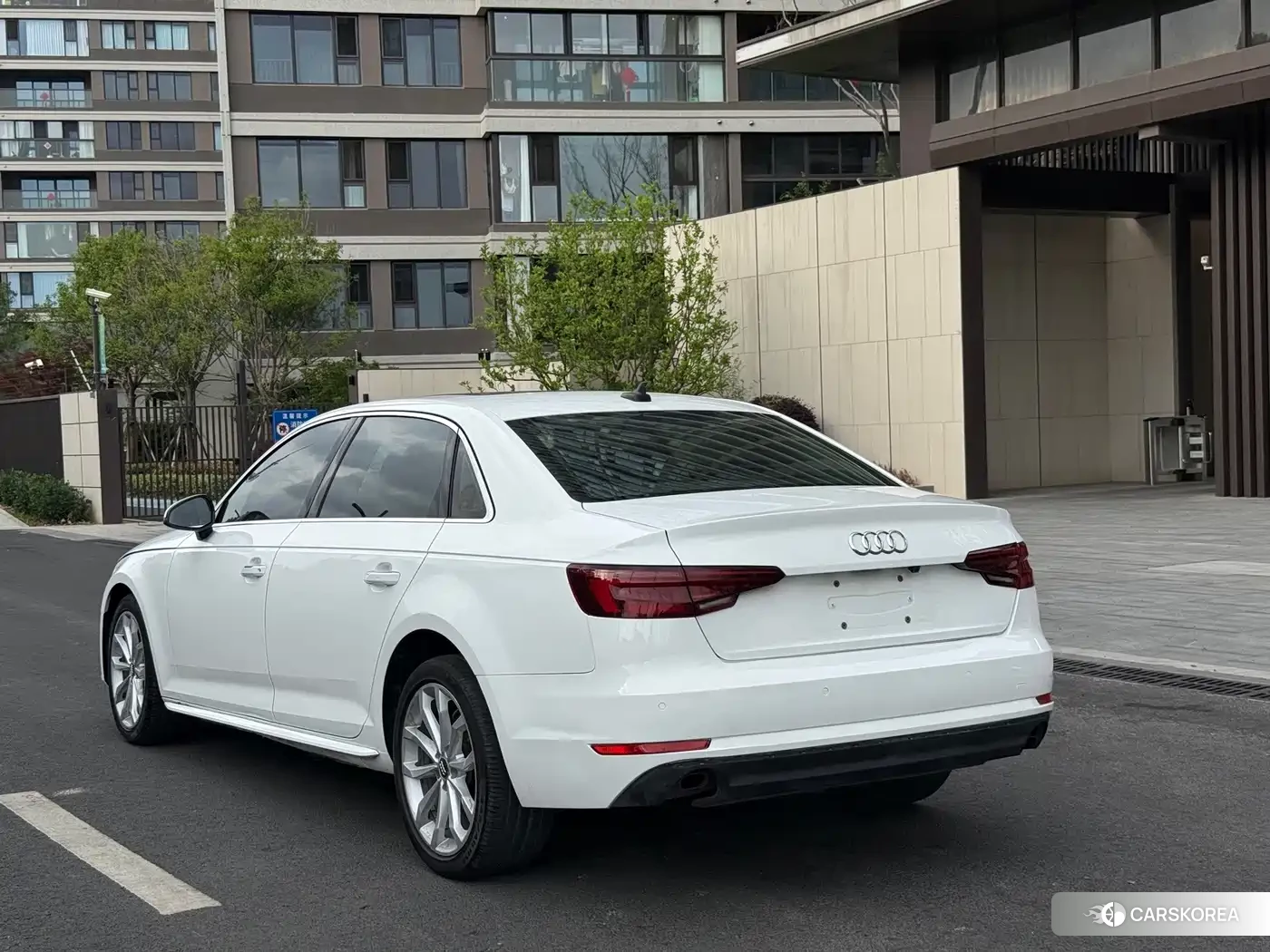 Audi A4L id 4680774 из Китая 8