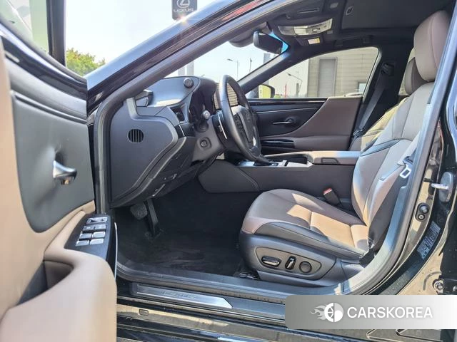 Lexus ES 2022 Серебристо-серый из Китая, фото 4