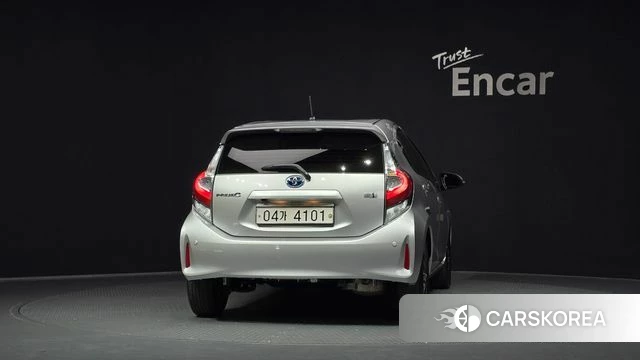 Toyota Prius C id 4403567 из Кореи 14