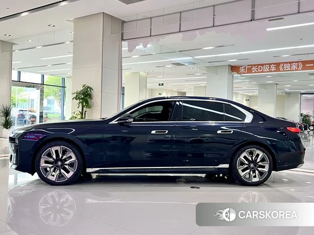 BMW 7 series 2024 Черный из Китая, фото 4