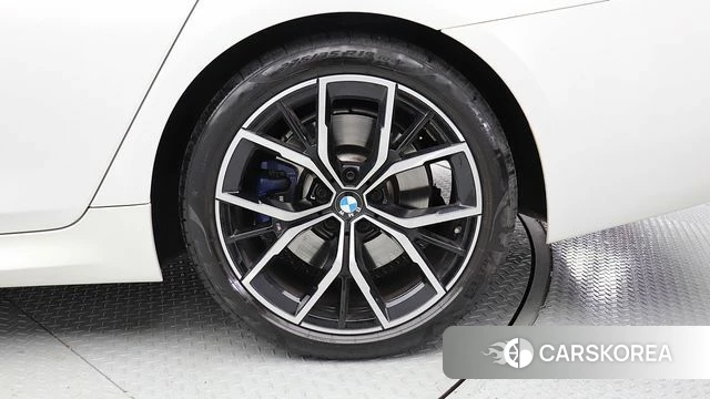 BMW 5 Series (G30) id 3898691 из Кореи 14