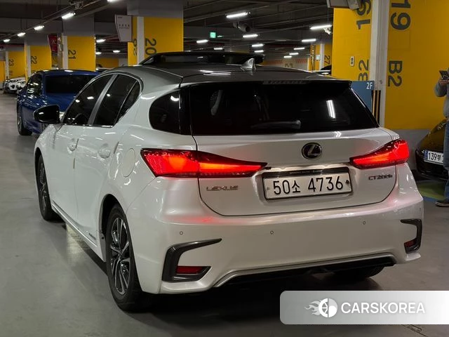 Lexus CT200h id 3905972 из Кореи 14