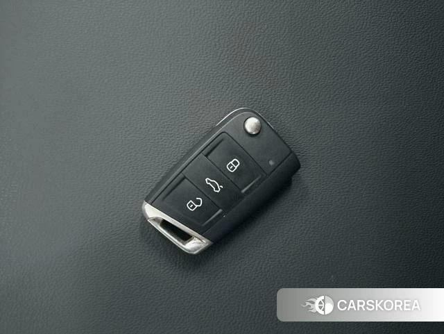 Volkswagen Tiguan L id 4261343 из Китая 14