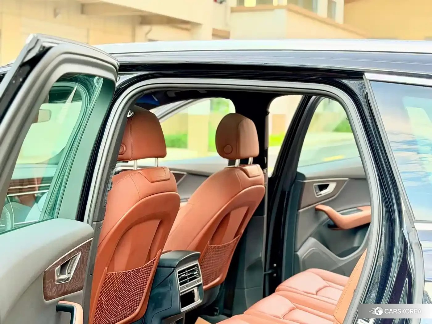 Audi Q7 2021 Черный из Китая, фото 4