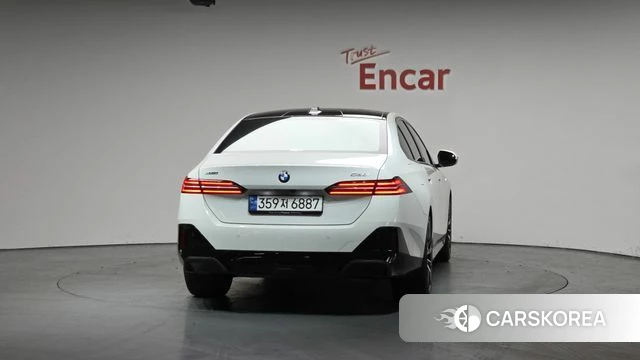 BMW 5 Series (G60) id 3841675 из Кореи 14