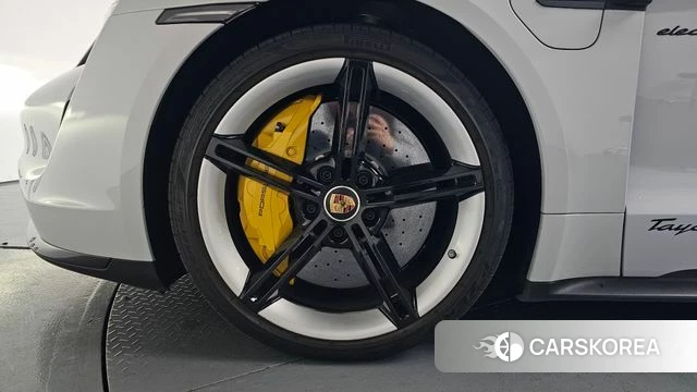 Porsche Taycan id 3934574 из Кореи 14