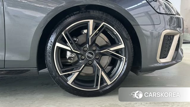 Audi A4L 2024 Темно-серый из Китая, фото 4